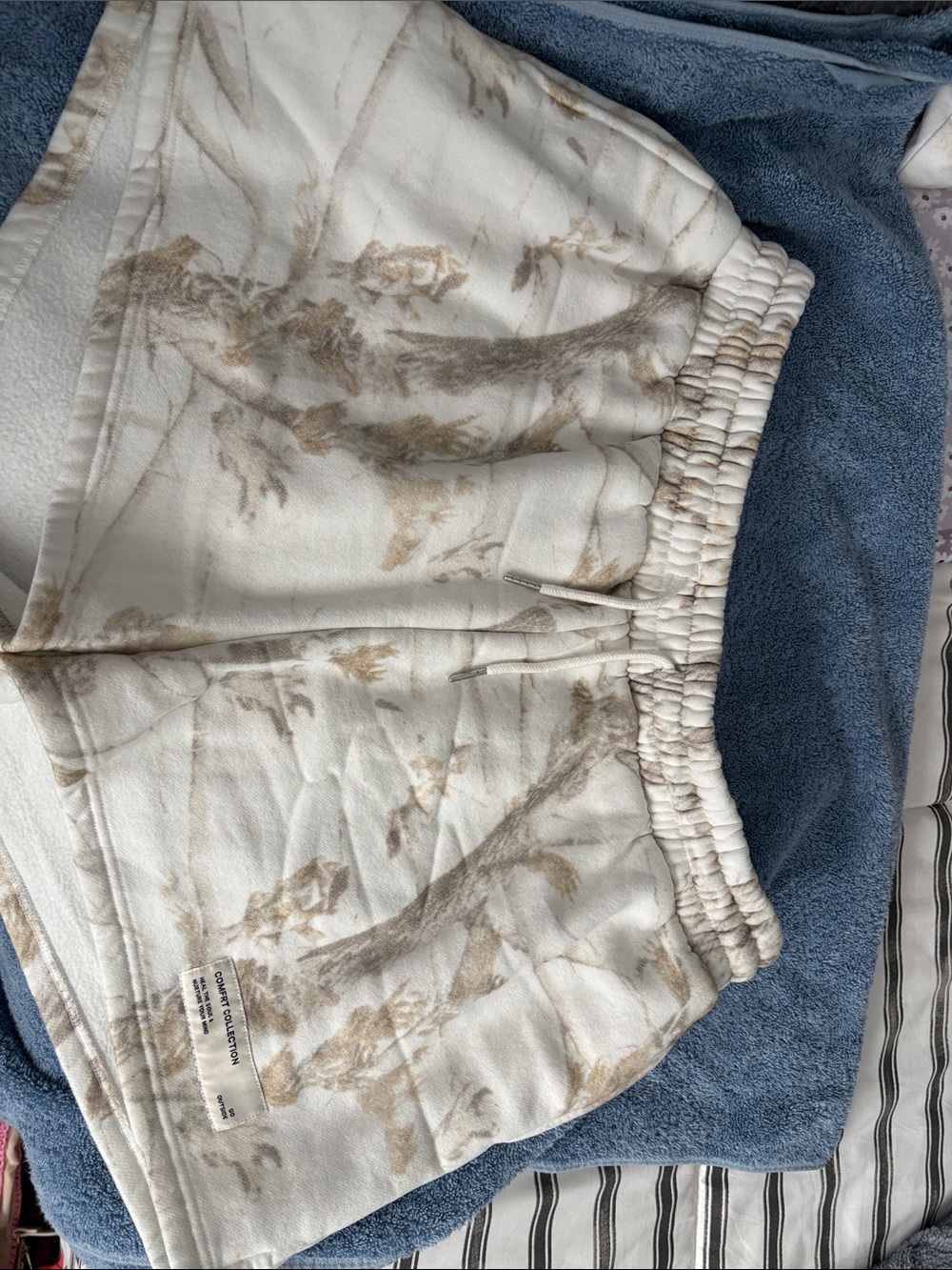 Cmfrt Collection Camp Fleece Unisex shorts. Size xxl. 3 1/2 inch length.